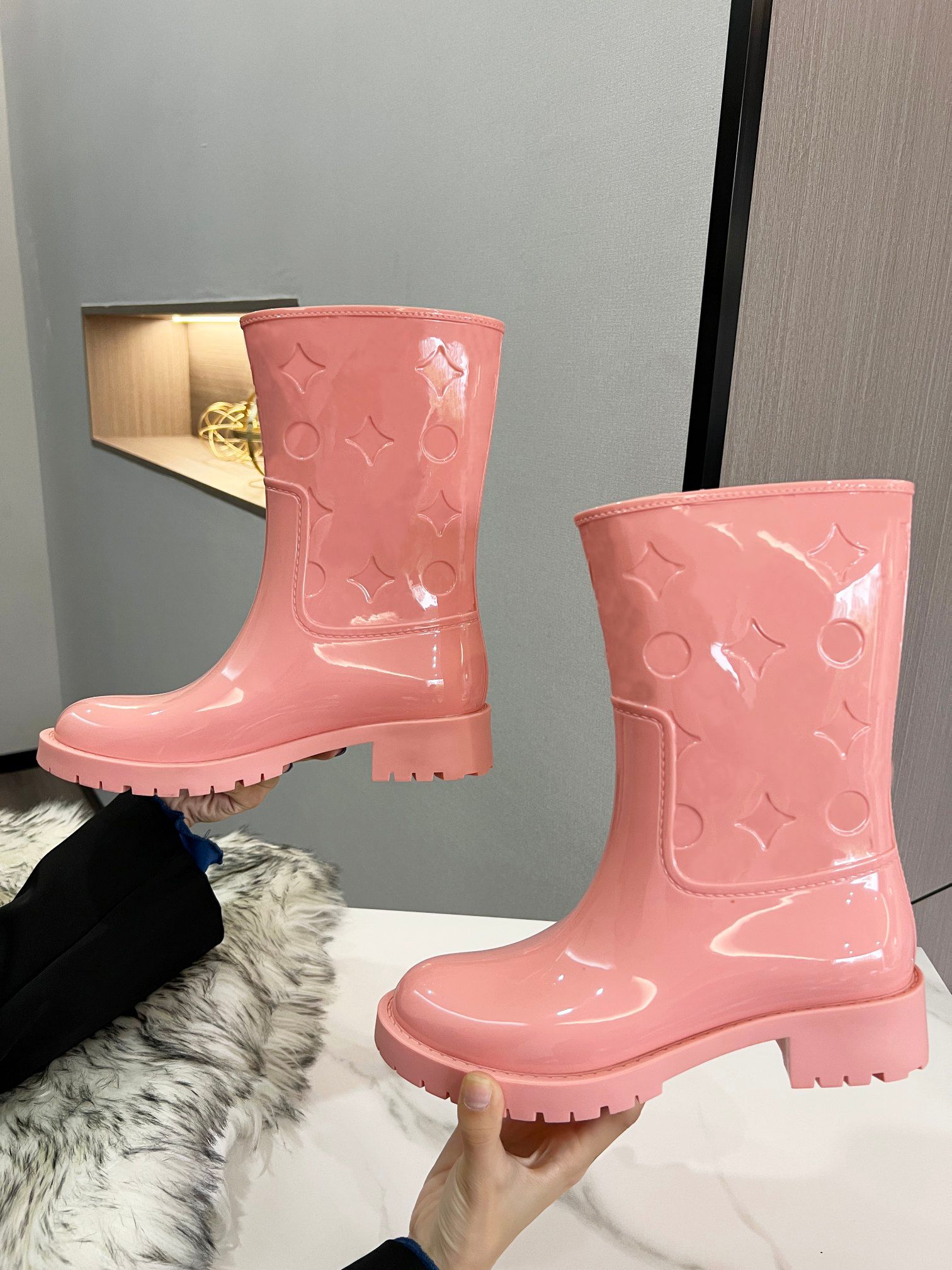 LOUIS VUITTON DROPS I LV RUBBER BOOTS 2022 I LOUIS VUITTON BOOTS