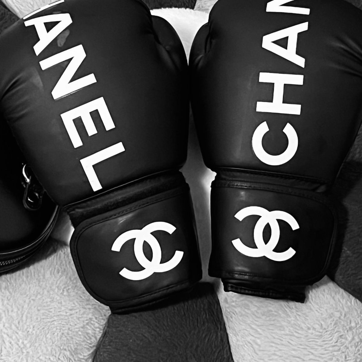 CHANNEL Boxing Gloves Black Limited Edition Party Punch Vintage Retro Style  Adult Size Playing Sandbags Parry Mens Womens Fight Training Sanda Muay  Thai From Djrcctv, $8,743.72