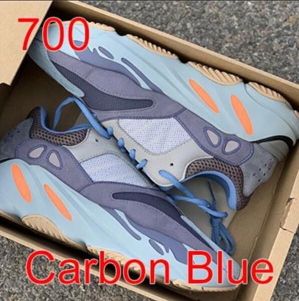 700 Carbonblau