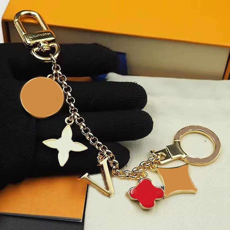 Luxury Designer Four Leaf Clover Keychain With Flower Charm 3 Fashionable  Styles For Car Key Holder And Bag Keyring Lo213s From Xswlhh, $2.21