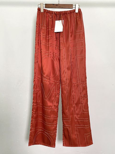 red pant