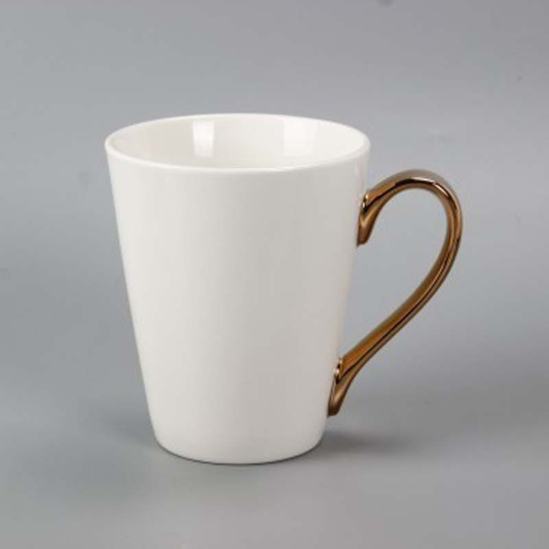 Tasse en V blanche