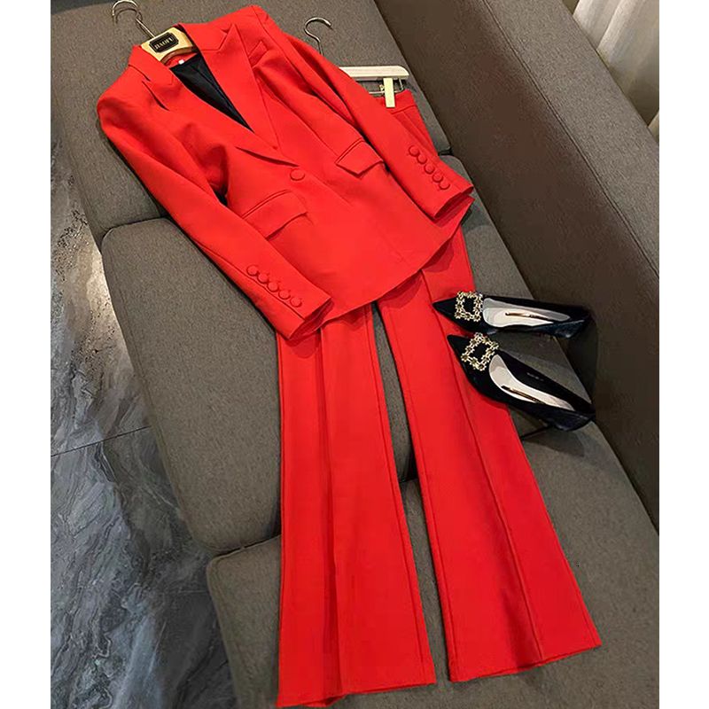 赤いスーツ