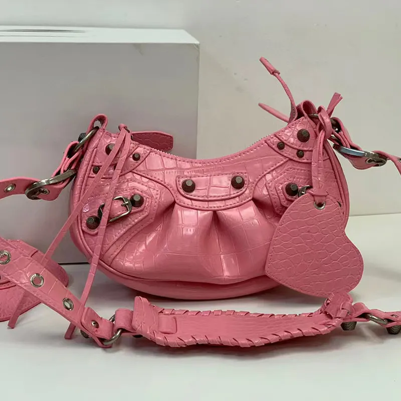 Pequeno crocodilo rosa de 26 cm