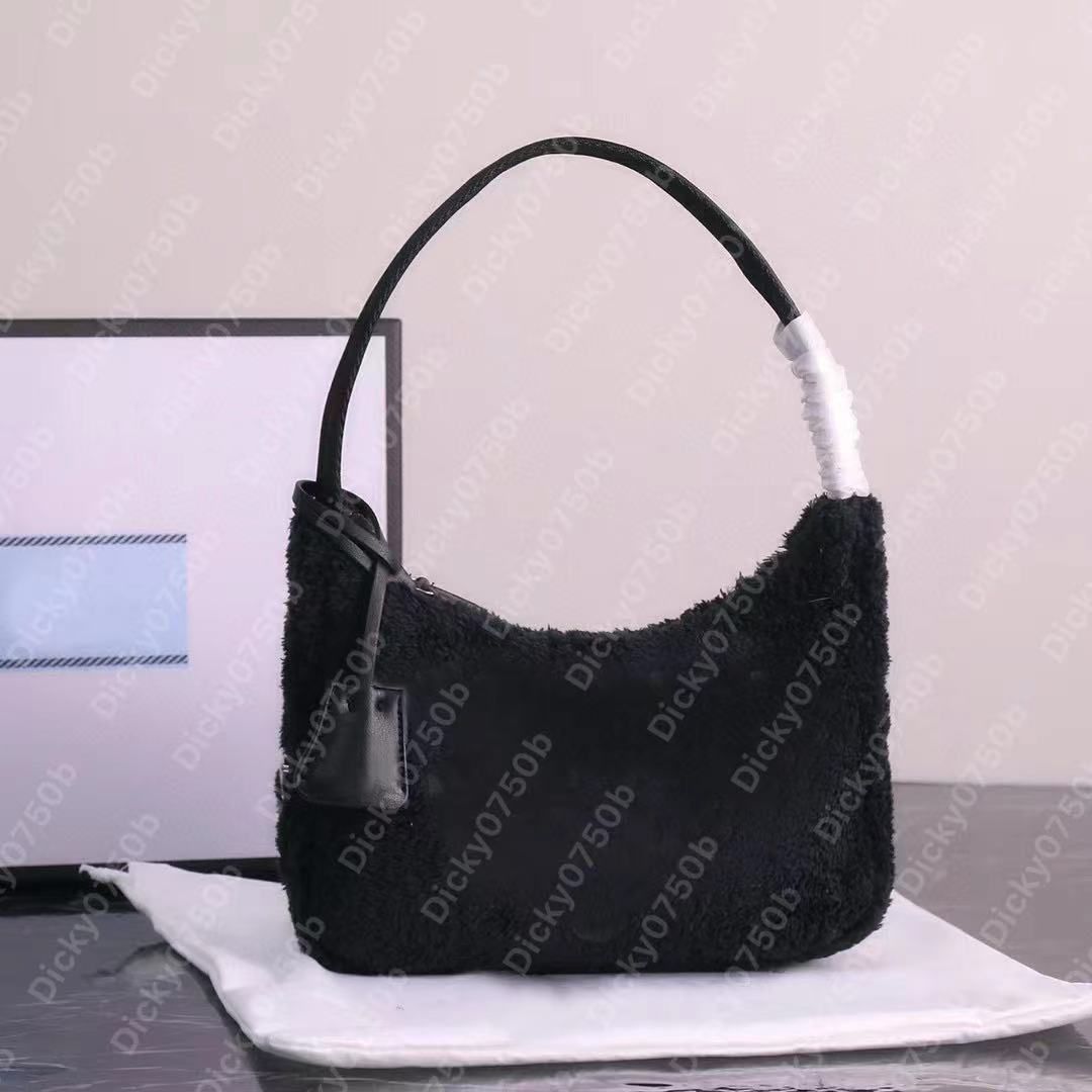 Siyah kürk torbası