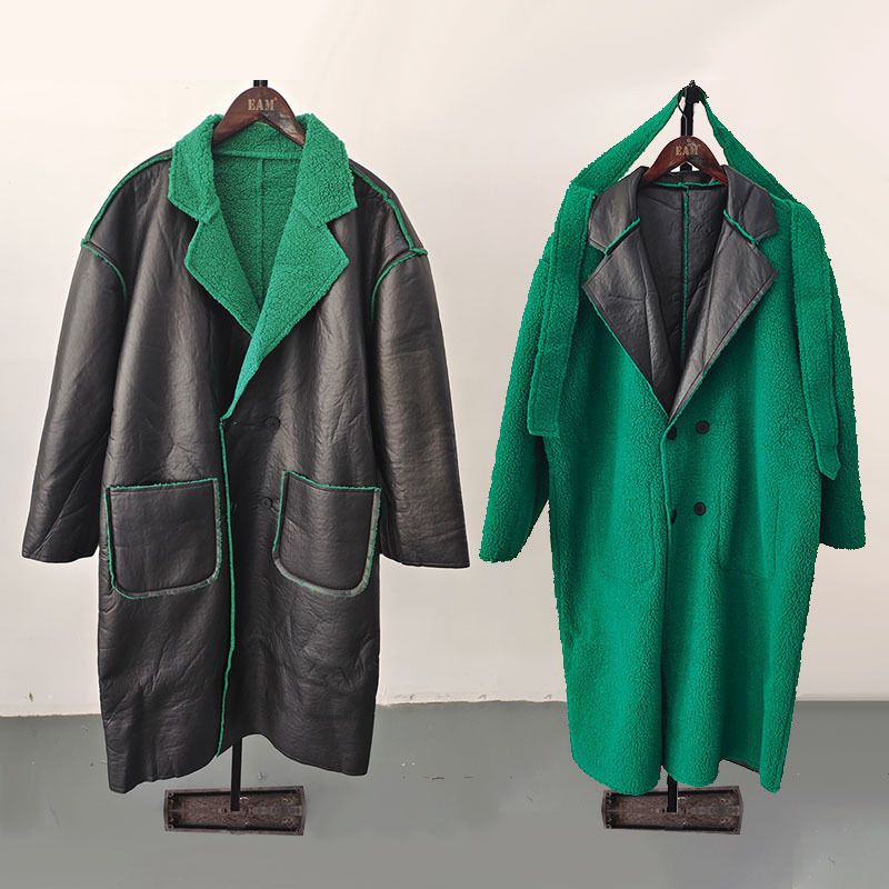 革の緑のコート