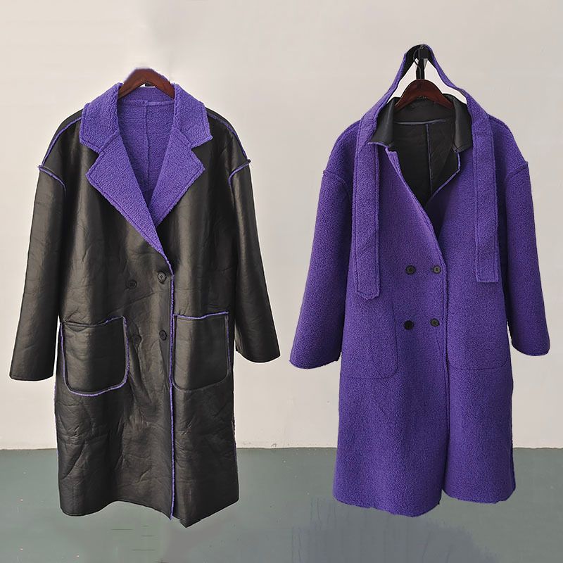 革の紫色のコート