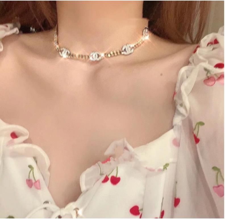 collar 16