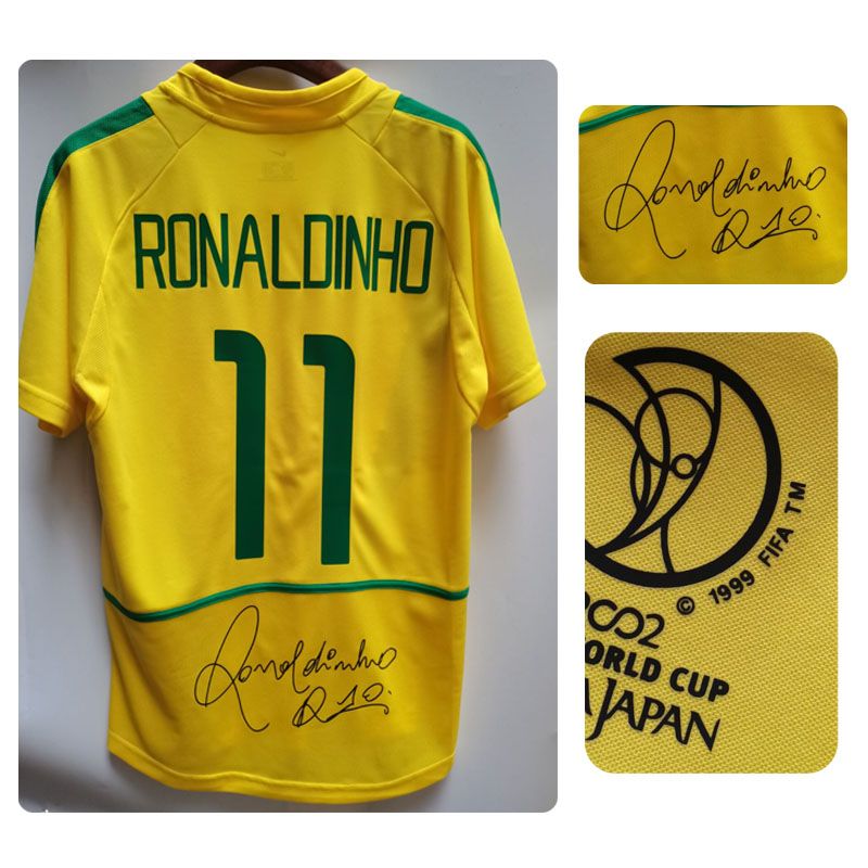 Ronaldinho firma