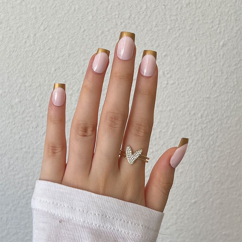 1878 Nails avec Glue