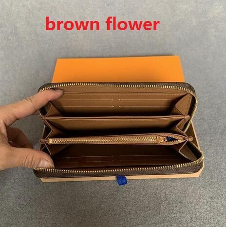 brun blomma plånbok
