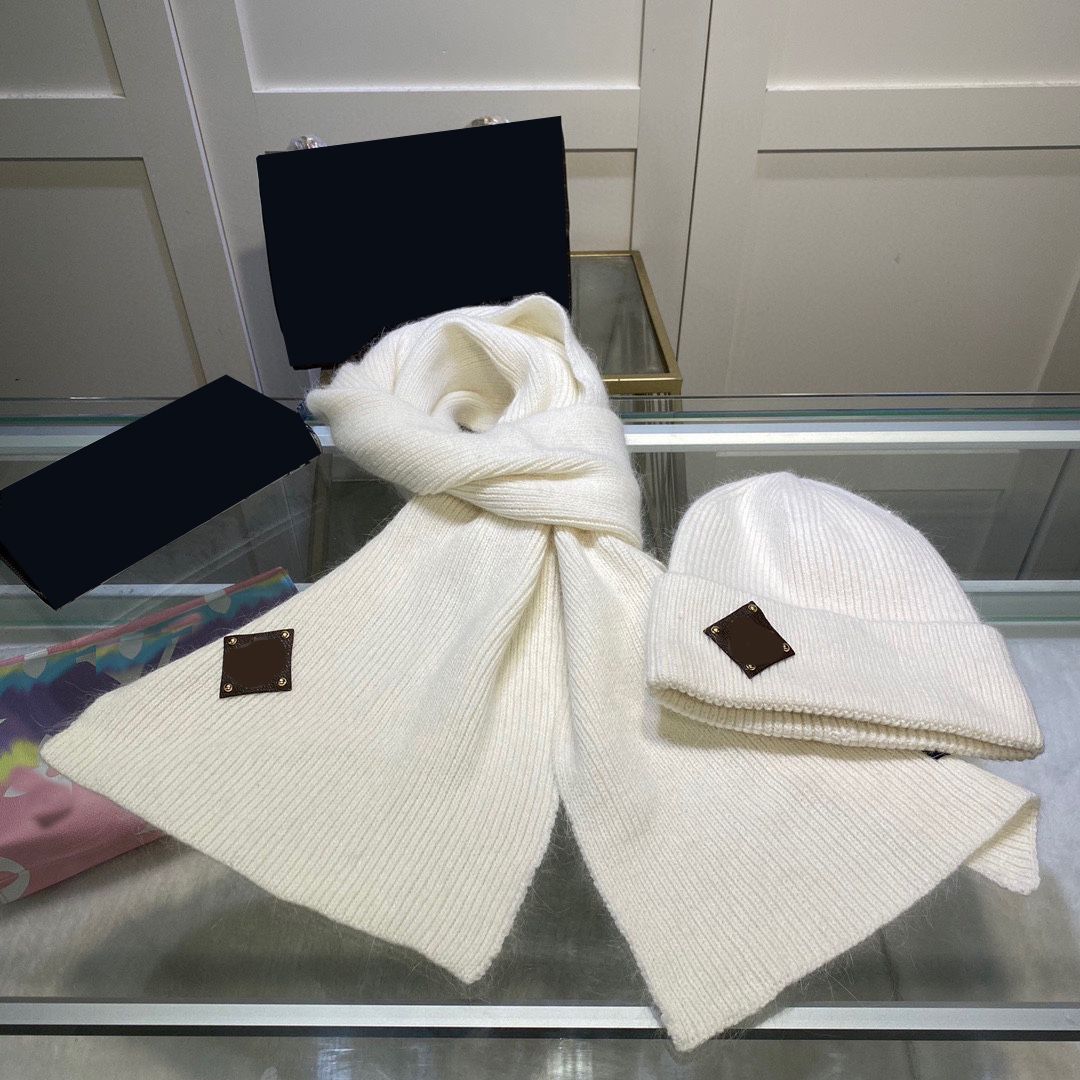 Luxury Unisex Designer Winter Hat And Scarf Set With Knitted Cashmere  Letter Embroidery For Men And Women From Pprada_glasses, $20.9