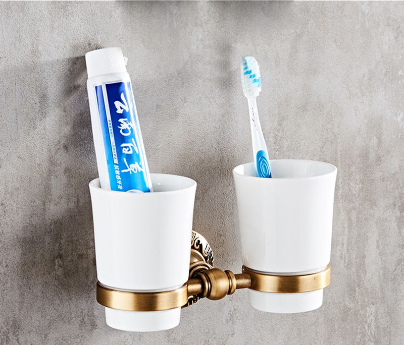 tooth brush holders