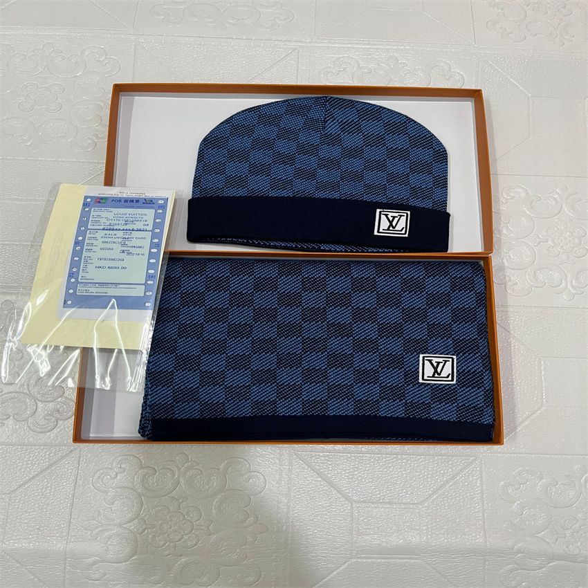 scarf + hat/9 box