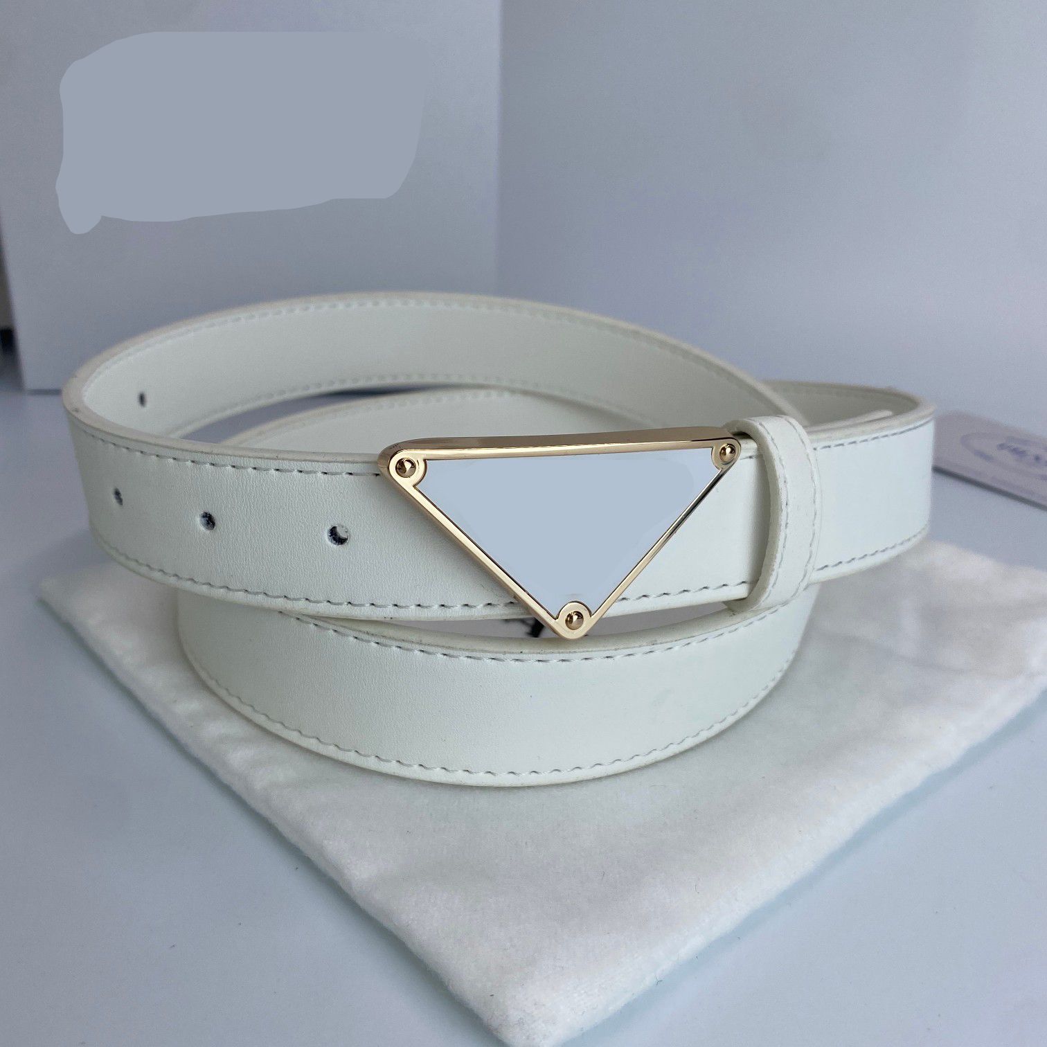 Ceinture blanche boucle en or