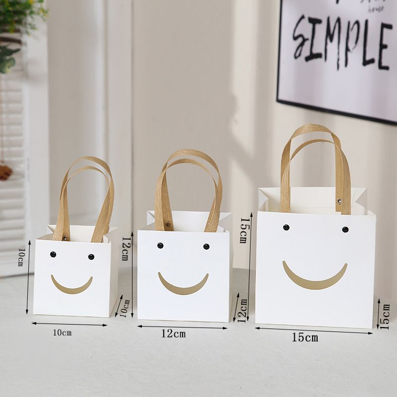 Smile Face White 10x10x10cm