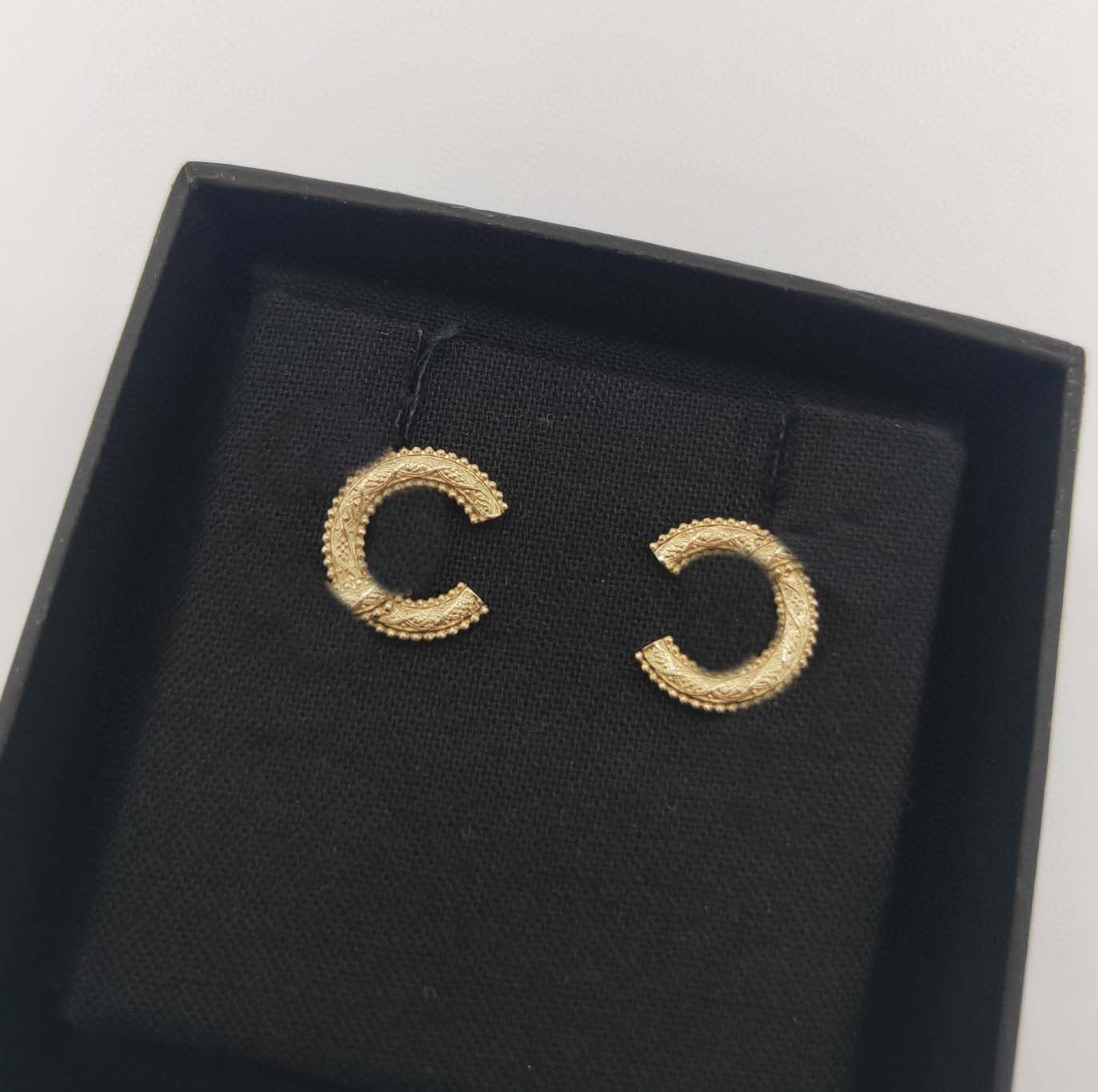 001 boucle d'oreille + boîte