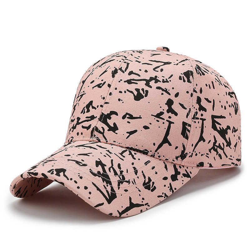 ピンクの野球帽