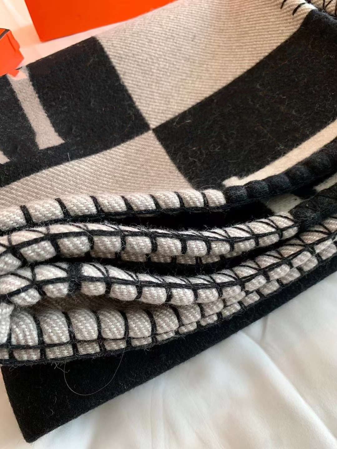 90Wool 10Cashmere Thick Black Blankets And Cushion Black Red Gray