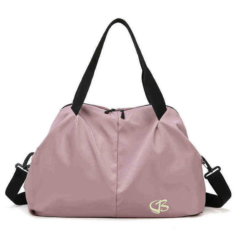 ピンクの旅行バッグ