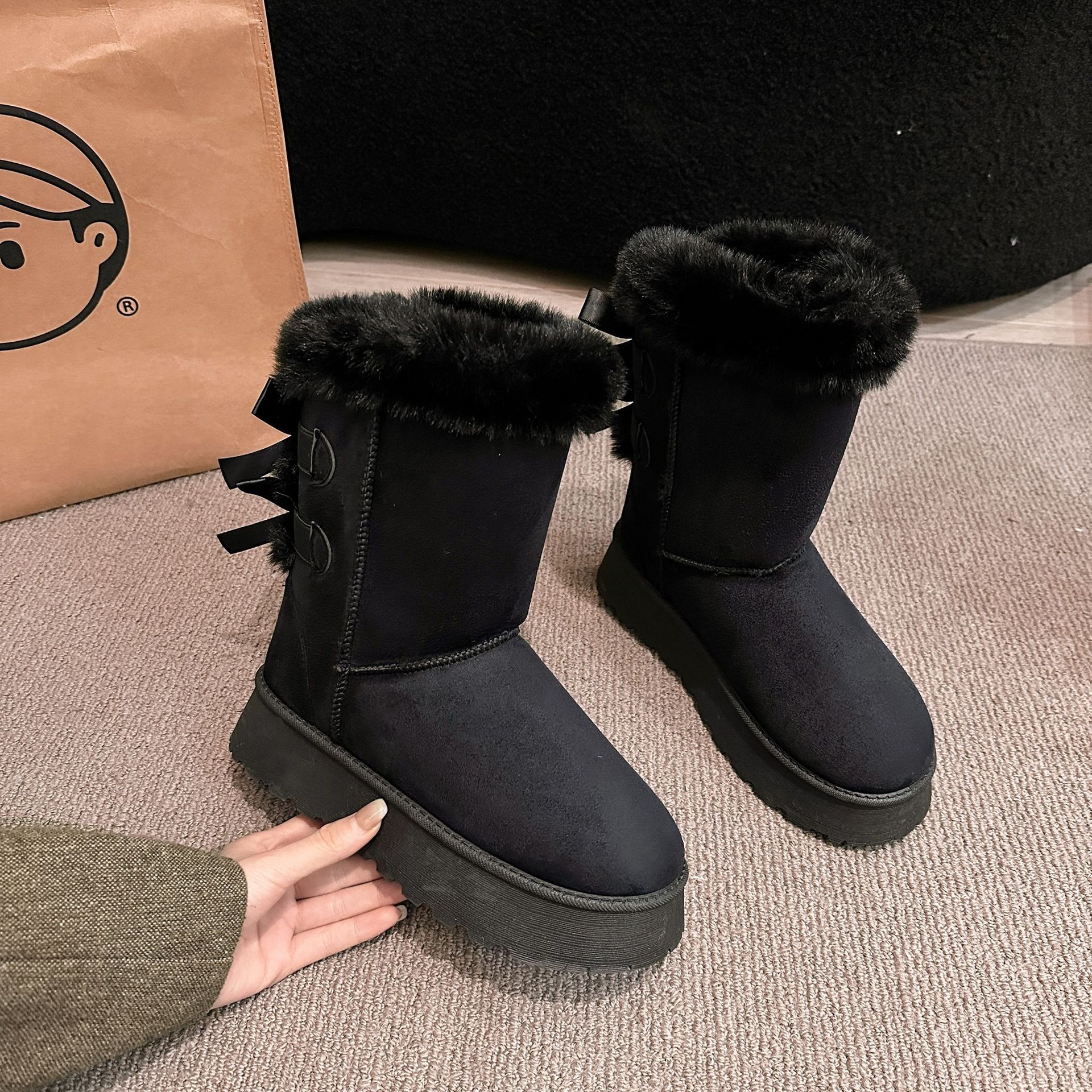 Designer sneeuwlaarzen voor dames, warm gehouden in beige, camel en zwart, casual schoenen voor binnen en buiten, sneakers._voghion.com