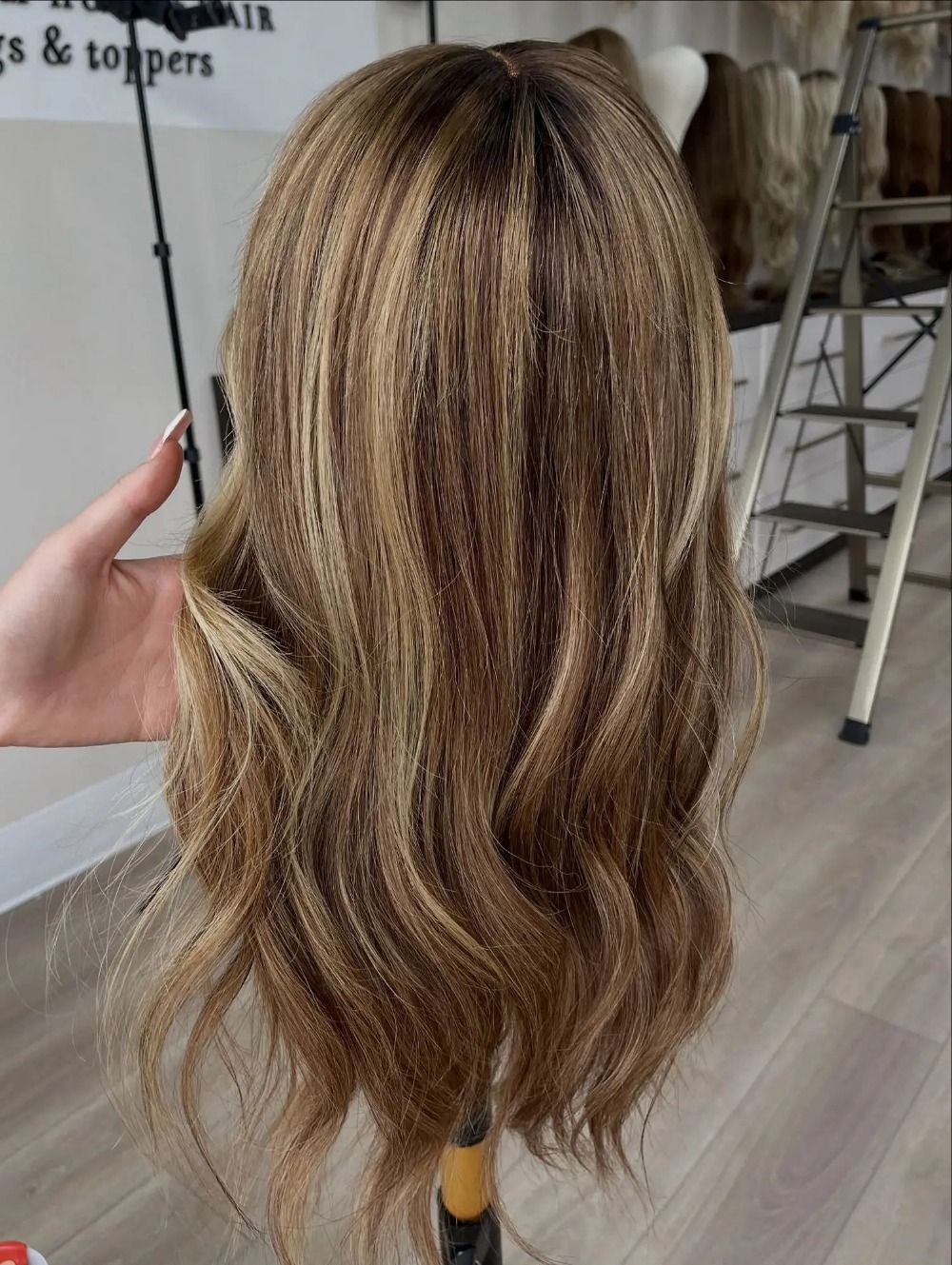 Brown Highlight Ombre Blonde Wig Dark Root Body Wave Human detail view 3