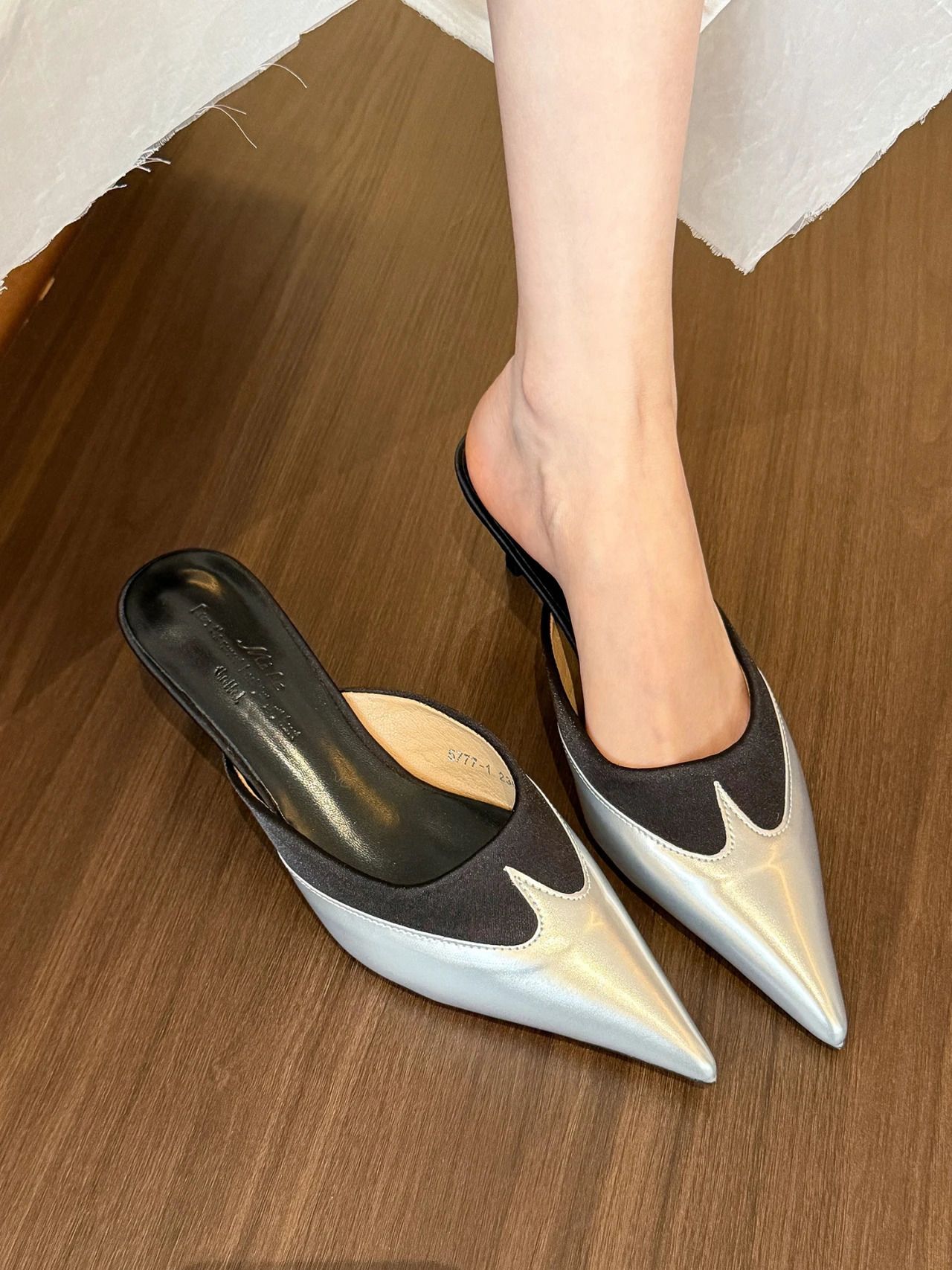 Elegante, spitz zulaufende, transparente PVC-Pumps mit Herzmotiv, Damen, Schwarz, Weiß, Rot, Modell 250418_voghion.com