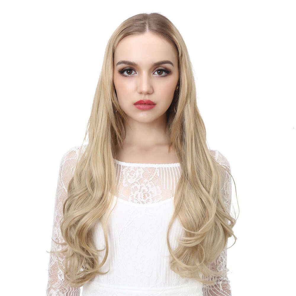 European and American style wigs with abundant hair volume. The view 2