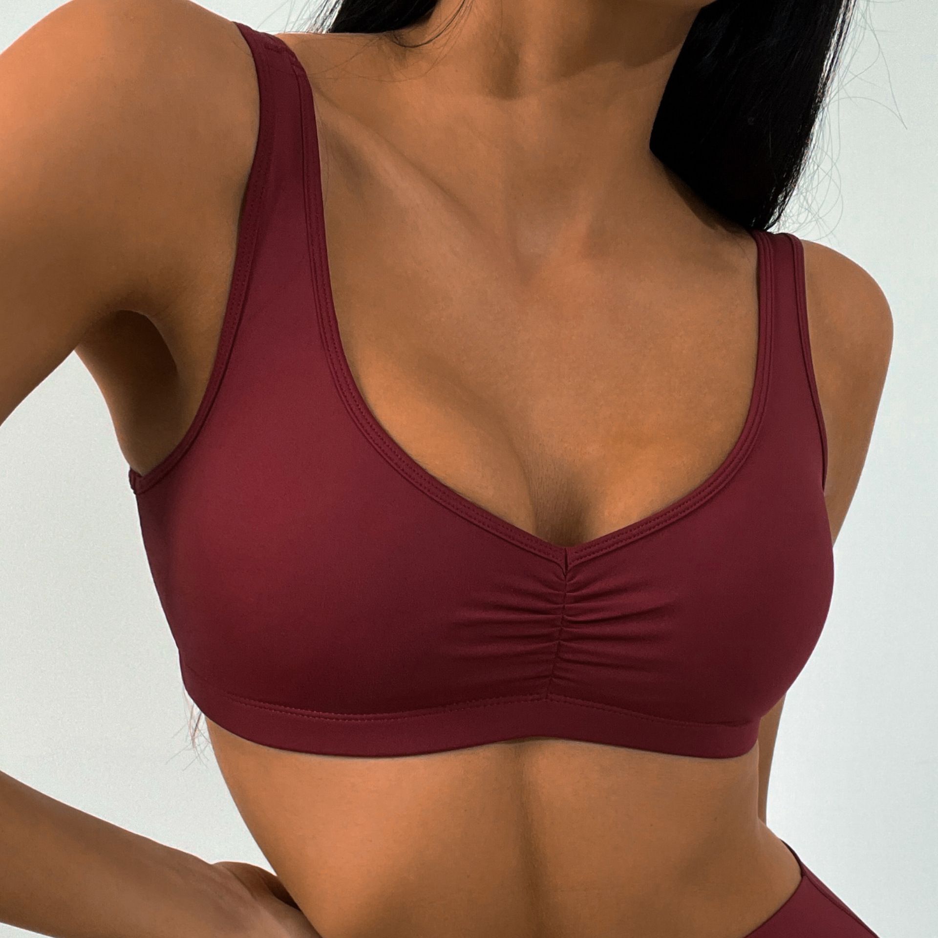 Soutien-gorge rouge pierre de sang