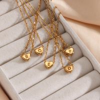 Joyería de acero inoxidable de oro de 18k minimalista niños iniciales alfabeto colgante de cartera mini corazón collar inicial