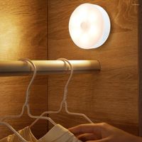 Gece Işıkları 4pcs Hareket Sensörü Kablosuz Yatak Odası Dekor Işık 6 LED Dedektör Duvar Dekoratif Lamba Merdiveni Dolap Odası Aydınlatma