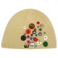 Berets Korean Designer разноцветная кнопка вязаная шляпа Женская осенняя зима теплые холодные мужчины индивидуальность шерстя