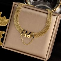 Colliers Bracelet Designer Bijoux Multi-couche en alliage g￩om￩trique Collier Cr￩atif Exag￩ration Simple Titanium Steter M-Letter Colliers toutes formes et tailles