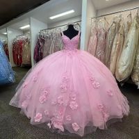 2023 Pink Quinceanera Kleider gegen Nackenriemen Spitzenapplikationen handgefertigte Blumen Rüschen maßgeschneidert Tüll süß 15 16 Prinzessin Festzug Ballkleid Vestidos