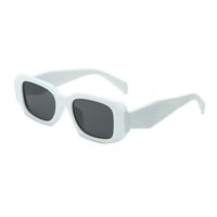 Modedesigner-Sonnenbrillen für Damen, klassische Brillen, Goggle, Outdoor-Strand-Sonnenbrillen für Mann und Frau, eine Vielzahl optionaler dreieckiger Signaturen, Fabrik-Großhandel
