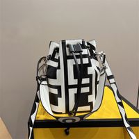 여성 패션 버킷 가방 디자이너 우아한 숄더백 크로스 바디 가방 여성 레이디 캡슐 고급 핸드백