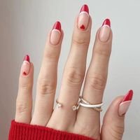 Falsche Nägel 24pcs Kit Französisches Rotes Herz Oval Beauty Nail Art Full Cover Press auf wiederverwendbarem Klebstoff