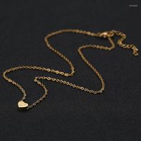 Catene Yijia Nome lettera Collana per perle per donne in acciaio inossidabile inossidabile inglese a forma di cuore Gioielli a catena perle