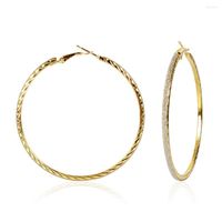 Hoop -Ohrringe 2023 Europäische kalte Silbernadel Big Circle Ohrringe -Flächen Persönlichkeit Mode Einfacher goldener weiblicher Schmuck