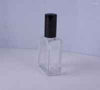 Botellas de almacenamiento 50 piezas/lote Diseño de botella de perfume pulido 50 ml Parfum de vidrio vacío en recarga con tapa
