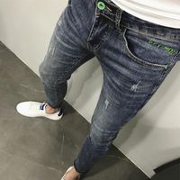 Pantalones de hombres moda rasguños bordados pies pequeños hombres delgados estilo coreano estirado de moda vaquero casual jeans para 2023