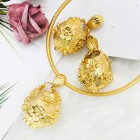 Pendientes de collar Conjunto de gotas y mujeres colgantes Patrón de flores de 24 km de oro