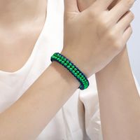 Strand nell'estate 2023 Il braccialetto di corda tessuto a mano è semplice per gli studenti ed è intrecciato dalle ragazze dei ragazzi.