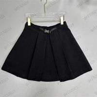 Черные юбки металлические защитные пряжка дизайн сплошной тонкая юбка классическая плиссированная дизайн мод
