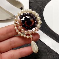 Vrouwenontwerper broches mode luxe bloemen sieraden letters sprankelende parel vintage sieraden voor dames dames huwelijksfeestcadeaus