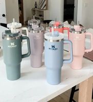 Bicchieri da 40 once Bicchiere da caffè con manico Bottiglie d'acqua isolate con coperchi Cannucce Tazze da caffè in acciaio inossidabile con logo