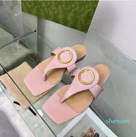 Sandálias planas de chinelos femininos de couro Flip-flop de areia de areia de areia com chinelos de fivela de fivela tamanho 35-40