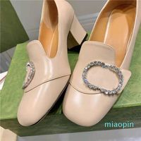 2022 Женские кожаные сандалии балетные каблуки.
