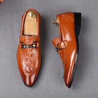 Sapatos de moda de alta qualidade masculinos clássicos de luxo sapatos de couro de couro confortável pães casuais deslizam em sapatos de noiva de festa