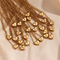 قلادة القلب الذهب الصغيرة الأولية من الفولاذ المقاوم للصدأ 18 كيلو بايت مملوءة يدويًا مملوكة يدويًا ، رسالة قلادة قلب ، قلادة ، قلادة هدية للنساء مجوهرات قلادة